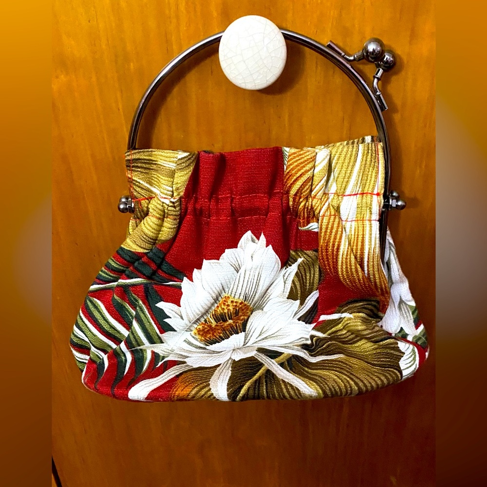 AbbA, Hawaiian, kiss lock purse made in Hawaii